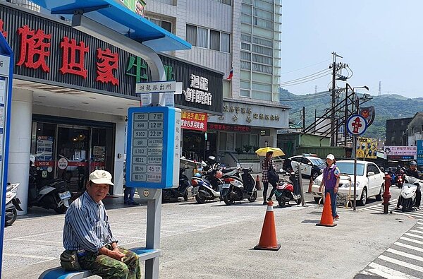 三重客運在龜山迴龍地區營運7條路線,未來將可持桃園敬老愛心卡搭乘使用。圖/市議員陳雅倫提供