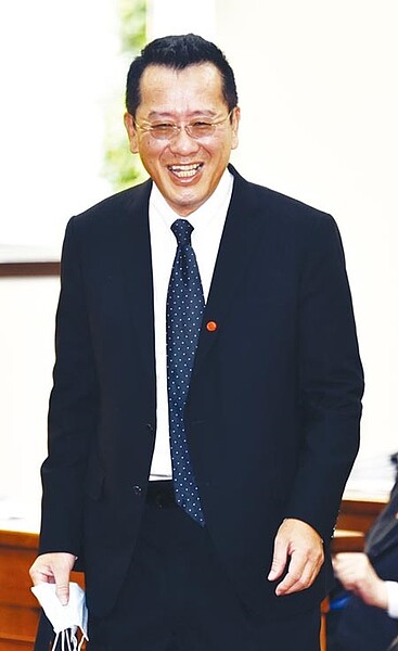 外傳將高升副閣揆,顧立雄用笑容回應。圖/顏謙隆