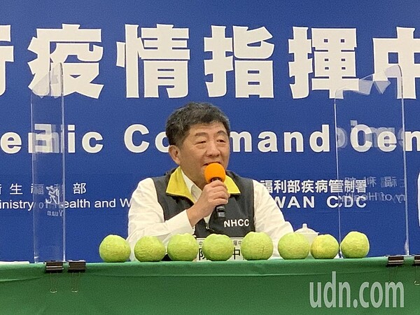 陳時中說,實名制是便於日後疫調的即時性,實名制一定是在個資不會被濫用前提下執行、規畫,「實名制的名,可能牽涉不是我們需要的個資,所以可能改稱實聯制」,意味著實際聯絡到各個對象,符合個資保戶與疫調需要。記者陳雨鑫/攝影