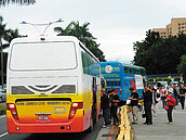 陸客來台後　景點違停5年多6成