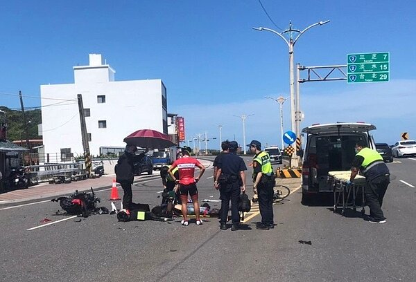 新北市石門區一家肉粽店俞姓業者今駕車迴轉時,與黃姓大型重機騎士發生車禍,騎士傷重死亡。警方偵詢後,將過失致死罪嫌將俞男送辦。記者邱瑞杰/翻攝