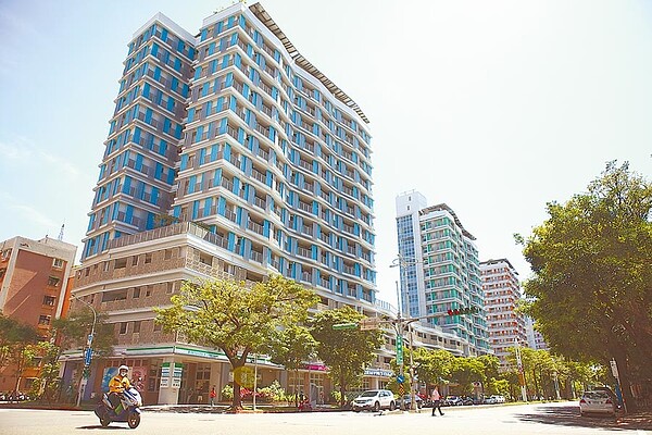 台北市社會住宅及國宅承租戶,只要取得勞動部紓困證明,可享減租及延租優惠,措施遭議員炮轟門檻太高。圖為健康社宅/張立勳攝影