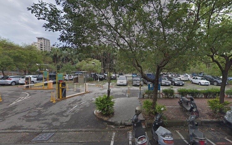 原先的舊社停車場僅70個車位。圖／翻攝Google Maps
