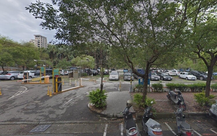原先的舊社停車場僅70個車位。圖/翻攝Google Maps
