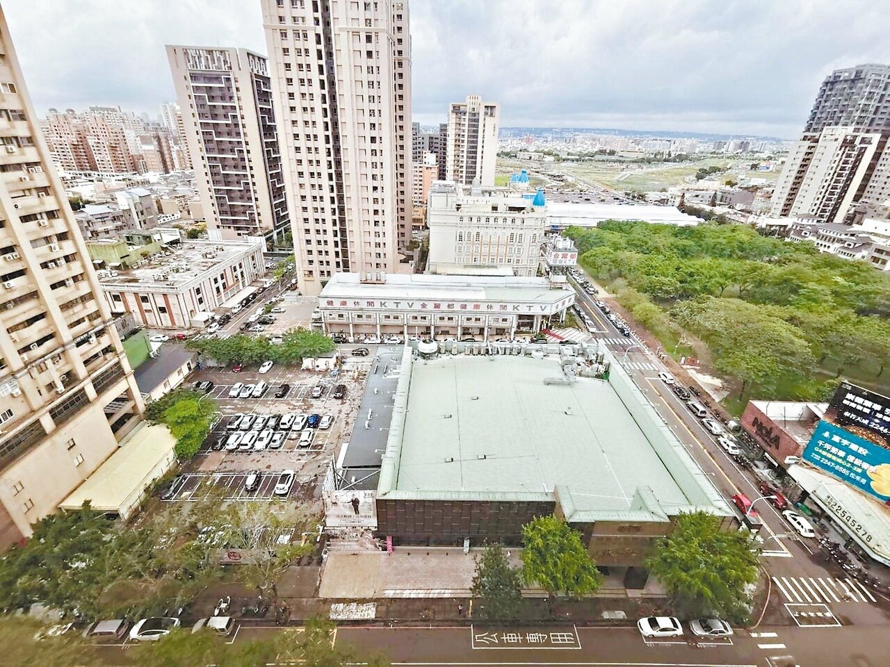 台中市寶麗金餐廳崇德店1,674坪精華土地,將委由戴德梁行公告標售,底價23.1億元,預料將吸引大批建商搶標。記者宋健生/攝影