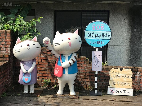 為因應新冠肺炎疫情,新北市政府動保處加強貓村及貓咪衛教資訊站消毒,並呼籲到貓村遊玩訪客保持社交距離外,以拍照代替逗弄貓隻,以維護貓咪健康。圖/好房網News記者黃暐迪攝影