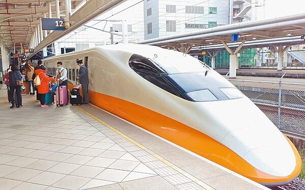 行政院長蘇貞昌宣布高鐵以「左營案」南延至屏東後，學界及地方仍有不同聲音，爭論不休。圖為高鐵左營站。（潘建志攝）