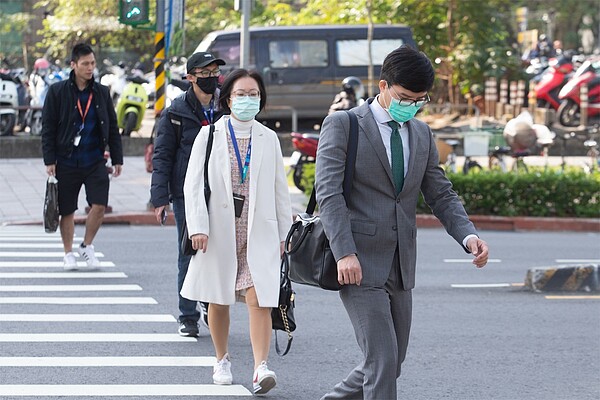 根據1111人力銀行「2019年度薪資調查」顯示,2019年的平均薪資年成長2.82%。圖/聯合報系資料照