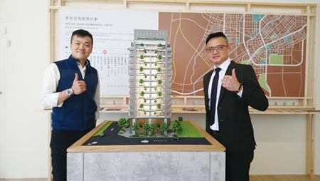 磐鈺營建機構總經理張立杰(左)表示,「大膳哲哲」2月初正式進場,潛銷成績佳。圖/記者曾麗芳攝影