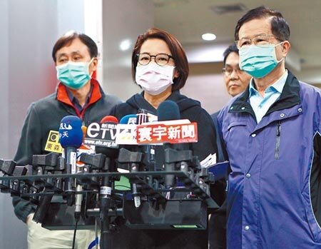 台北市副市長黃珊珊(中)10日說明,在還未傳出社區感染前,北市大型活動暫時不會調整。圖/記者張立勳攝影