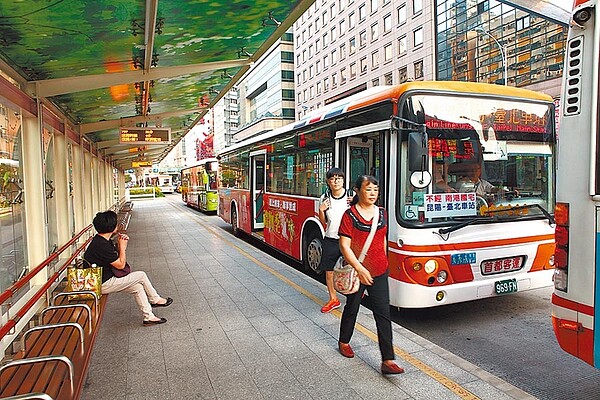 北市公車專用道7月將進行重慶北路南延補足。圖／中時報系資料照