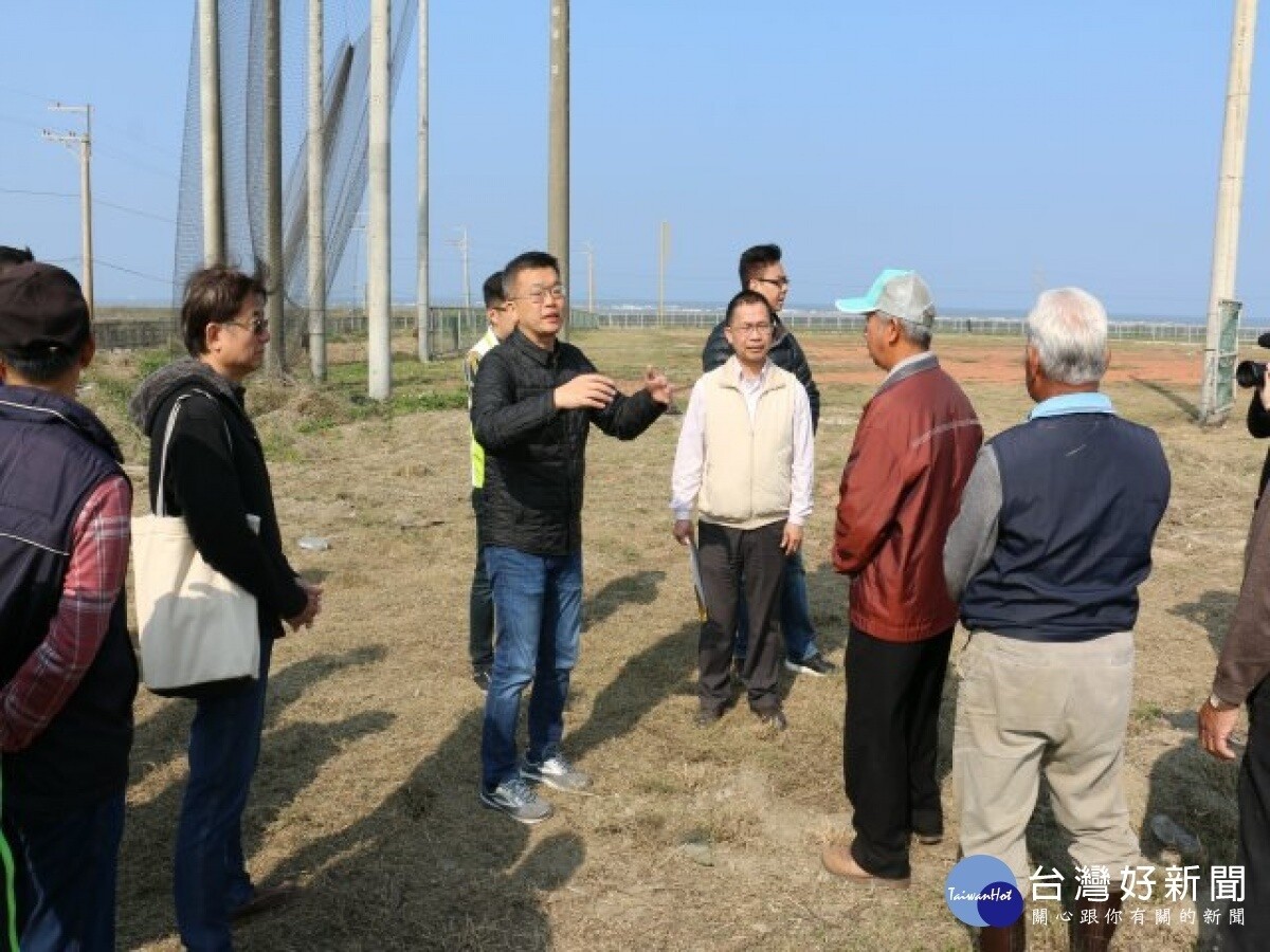 大安南埔簡易棒壘球場雜草叢生,影響民眾使用困擾重重,立法院副院長蔡其昌昨日辦會勘,要求相關官員務必在一年內完全改善,並轉型為運動公園。