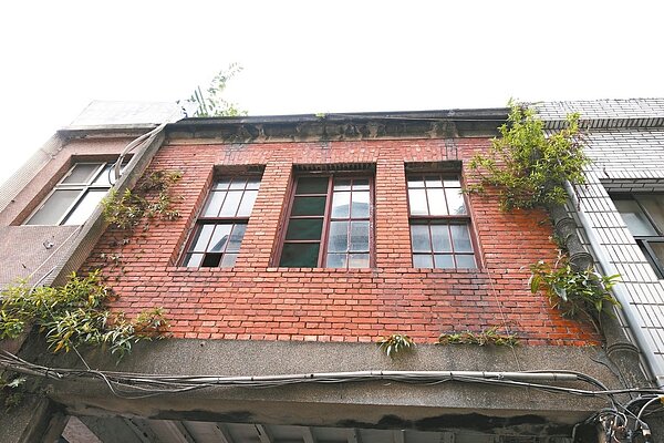 「望春風」作詞人李臨秋位在台北市西寧北路巷內故居，因債務問題，四月將「法拍」。 記者邱瓊玉／攝影