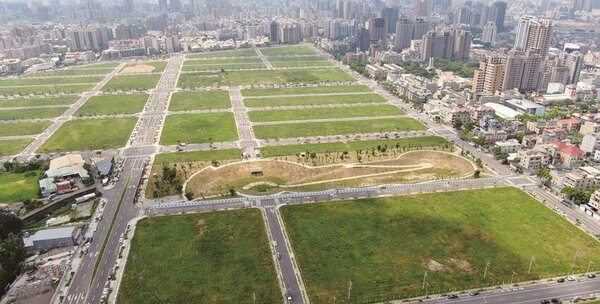 台中市14期重劃區總開發面積超過400公頃，今年將完工配地，已成為建商獵地推案的新戰場！圖／台中市政府
