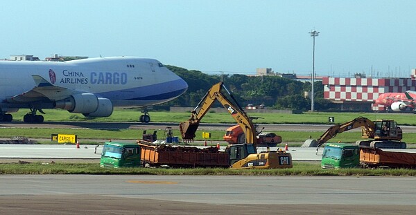 桃機將利用疫情衝擊影響的時間擴大滑行道、停機坪的整修範圍,完工日期可望提前。本報資料照片