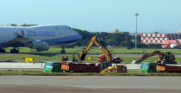 桃機將利用疫情衝擊影響的時間擴大滑行道、停機坪的整修範圍，完工日期可望提前。本報資料照片