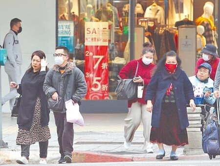 工總昨發布新冠肺炎疫情對製造業,可能造成「供應鏈斷鏈」、「產線停擺」、「訂單減少」,以及「資金無法周轉」等四大衝擊。圖為台北市忠孝商圈人潮冷清。(本報資料照片)