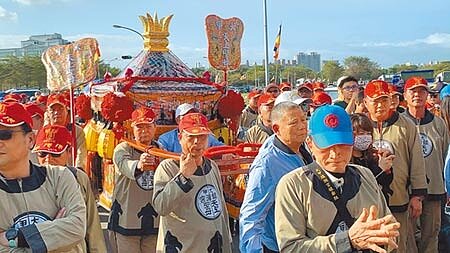 大甲媽百年來首度南巡,15日起在高雄鳳山展開為期1個月遶境活動。(柯宗緯攝)