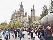 日主題樂園轉型圖存