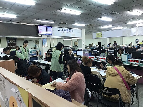 台中市南屯精科、太平育賢社宅已開放申請,但周邊租金行情高,社宅租金相對偏高,影響申請意願;市府表示申請日期到24日截止,預計最後會爆出申請量。圖/台中市住宅處提供