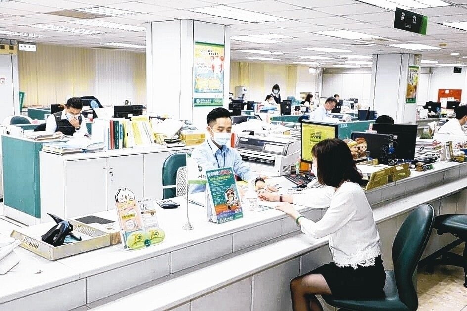 土地銀行推出「中小企業抗疫專案貸款」,協助企業廠商紓緩資金調度。 土地銀行/提供