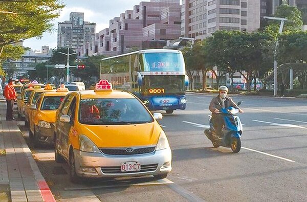 台北市副市長黃珊珊17日提出市府研擬成立「防疫計程車隊」，解決居家檢疫民眾就醫交通問題。圖／中時報系資料照