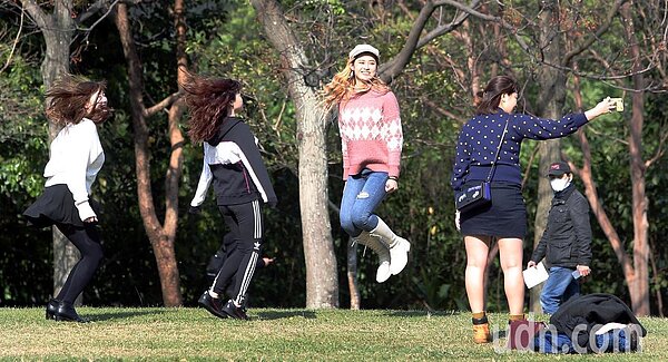 白天陽光露臉,氣溫將逐漸回升。圖/聯合報系資料照