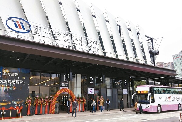 新冠肺炎疫情影響,客運載客量大減,業者已經公告減班。圖/聯合報系資料照片