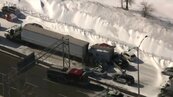 強風颳起積雪　加國200車連環撞釀2死、近70人受傷