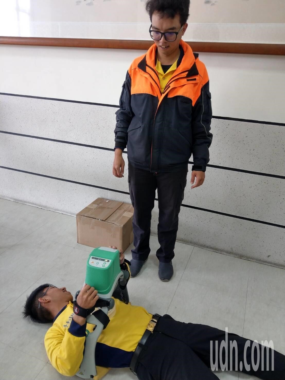 自動心肺復甦機LUCAS的好處急救過程全都是自動按壓,不必接觸患者,也不必口對口呼吸。記者尤聰光/攝影