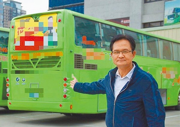 開學在即,台中市議員張耀中21日憂心,學生戶外教學或畢業旅行,該不該照常辦,教育局應有一致性決定。(盧金足攝)