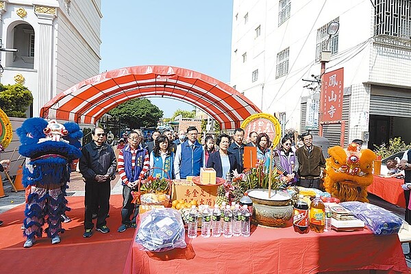 古蹟鹿港鳳山寺23日舉辦修復開工典禮，將投入2500萬元經費，浴火重生。（吳敏菁攝）