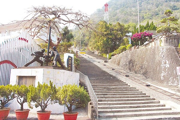 苗栗縣政府文化觀光局執行出磺坑礦業歷史現場活化發展計畫,保存珍貴資產並再現當時風華歲月。(何冠嫻攝)