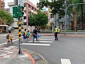 25日開學避免交通卡卡　北市交大增派疏導崗位