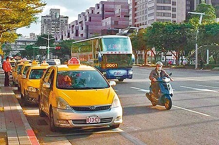 北市2輛防疫計程車26日將上路，不會載其他一般民眾，將視需求增加車輛，圖非防疫計程車。（本報資料照片） 