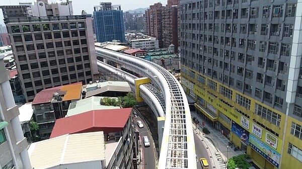環狀線自通車以來,累積運量已突破百萬,自3月1日開始將正式收費。圖/截自YouTube新北捷運局