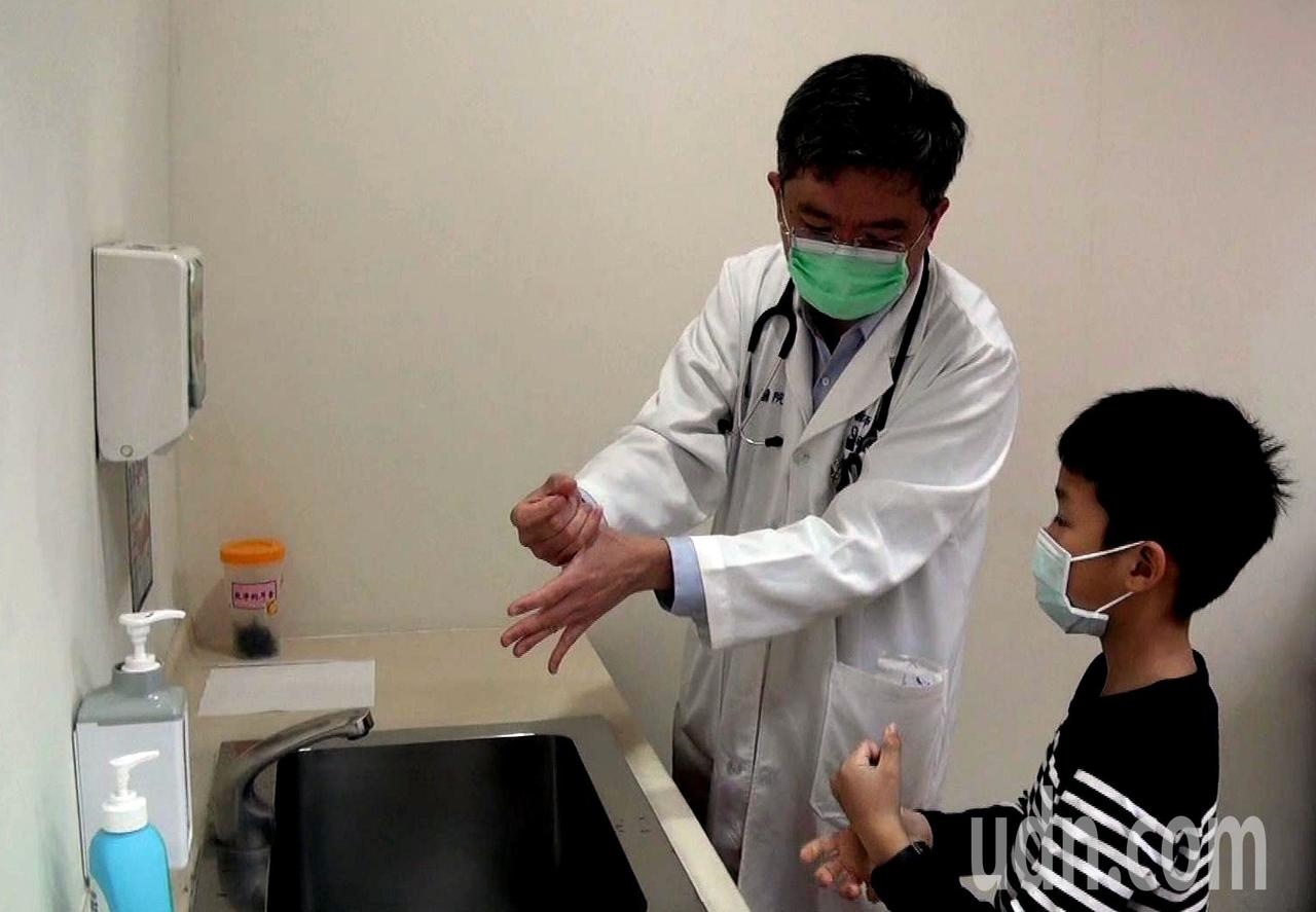 義大兒童醫學部長蔡璟忠表示，學童防疫重點還是勤洗手。記者王昭月／攝影