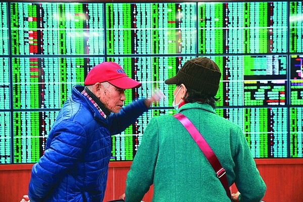 台股今日以11,468.6點下跌開出,台達電(2308)與正新表現抗跌強勢。 圖/聯合報系資料照片