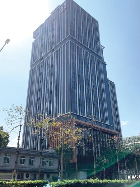 宏普建設為日本三井不動產特地量身打造的「三井花園飯店」,接近完工落成,為忠孝東路上的新亮點。圖/蔡惠芳