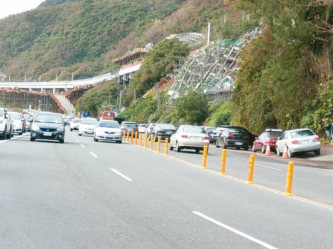 因應228連假返鄉及出遊車潮，台東縣境內風景區易壅塞路段，已完成交管措施。 記者尤聰光／攝影