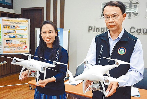 為改善空氣品質,屏東縣環保局棍子與蘿蔔並進,除免費替農友收運廢棄枝材,更透過無人機監測違法露天焚燒情形。(林和生攝)