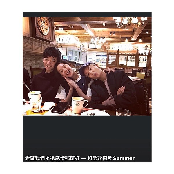 孟耿如貼出三姐弟的照片思念已故弟弟(左)。圖/摘自臉書