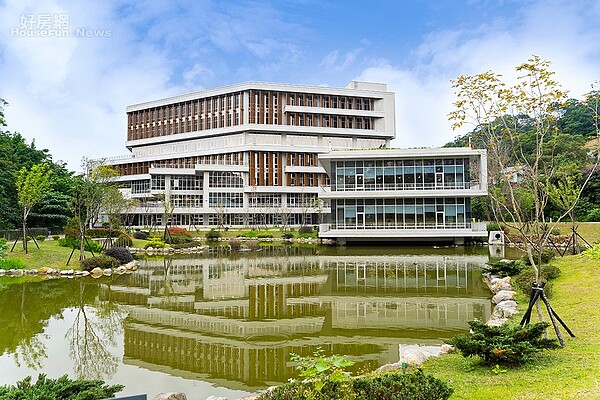 政大「達賢圖書館」。照片國產建材提供