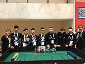 常勝軍台灣孩子打亞太機器人國際賽敗北　機器人教父宋德震：輸比贏更珍貴！