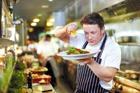 英國名廚傑米奧利佛創立的「Jamie's Italian 」義大利餐廳,已於27日結束營業後正式熄燈。圖/本報資料照片