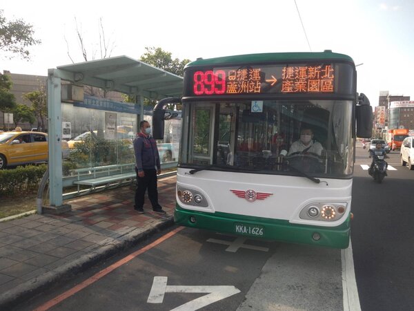 新北市交通局自3月2日起，試辦899公車路線延駛至捷運新北產業園區站。圖／新北市政府提供