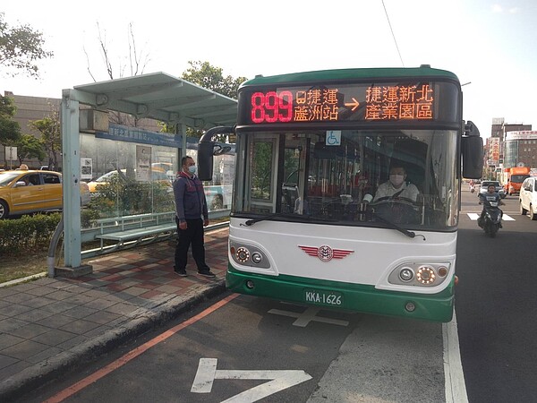 新北市交通局自3月2日起,試辦899公車路線延駛至捷運新北產業園區站。圖/新北市政府提供