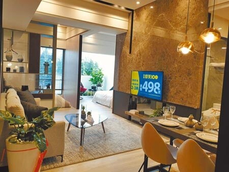 「皇普摩天100」選用無塵室同級的正負壓清淨設備、全棟式淨軟水系統等健康宅設施,潛銷未久即傳出熱銷3成。圖/王莫昀攝