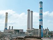 站崗30年　通霄彩繪煙囪昨拉倒