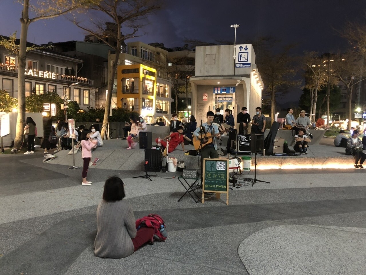 北捷表示，自2日(一)起，爵士廣場、板橋站及西門地下街等3處跳舞區暫不開放；此外，捷運心中山廣場假日市集、餐車及樂團表演等活動，亦暫停舉辦。記者邱瓊玉／攝影